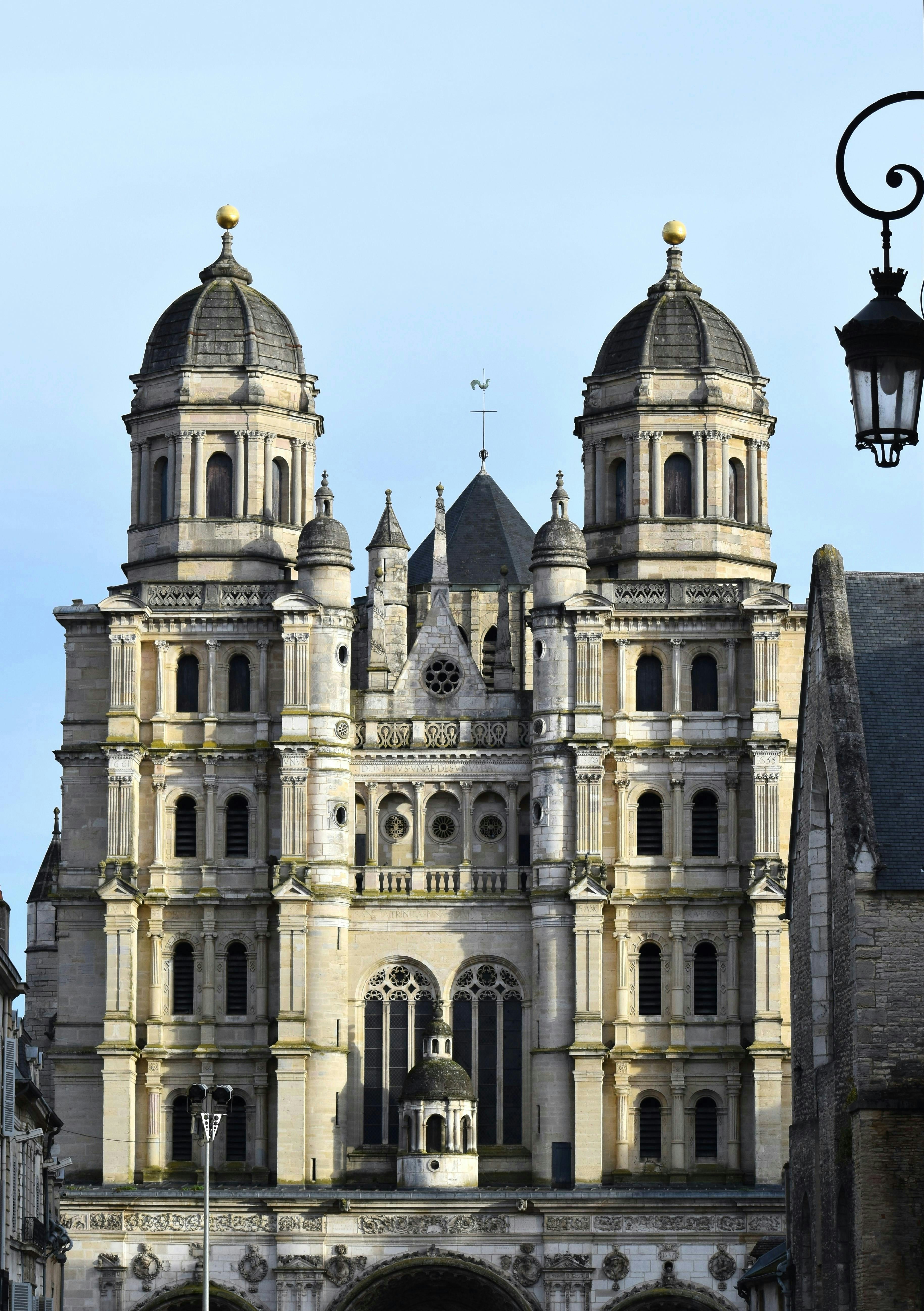 Burgundy: art, history, landscapes, and Grand Crus — 7